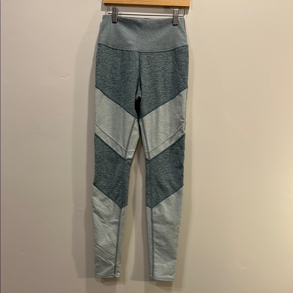 ALO Yoga Gray/Blue/Seafoam Colorblock Leggings. Size M.